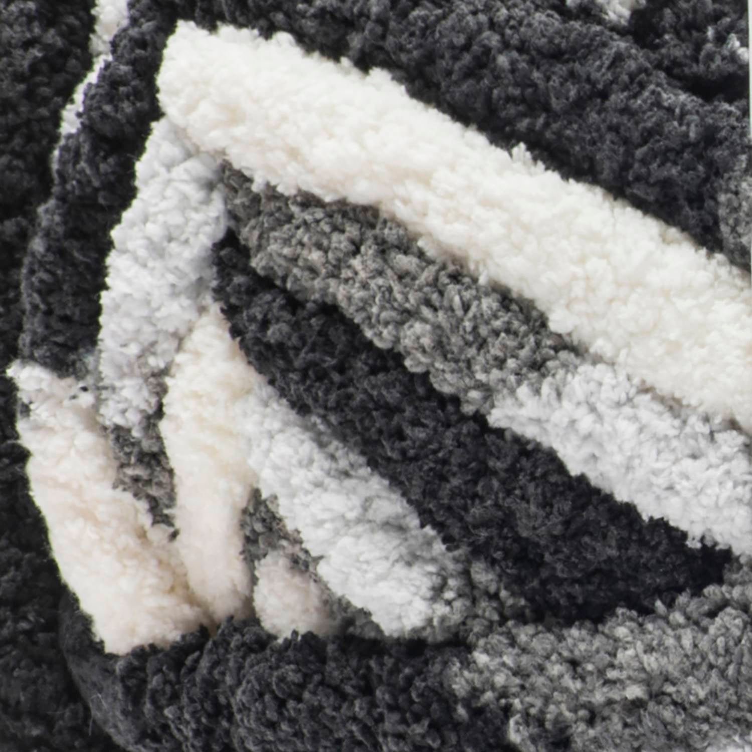 Bernat® Blanket Extra Thick™ Yarn, Polyester #7 Jumbo, 21.2oz/600g