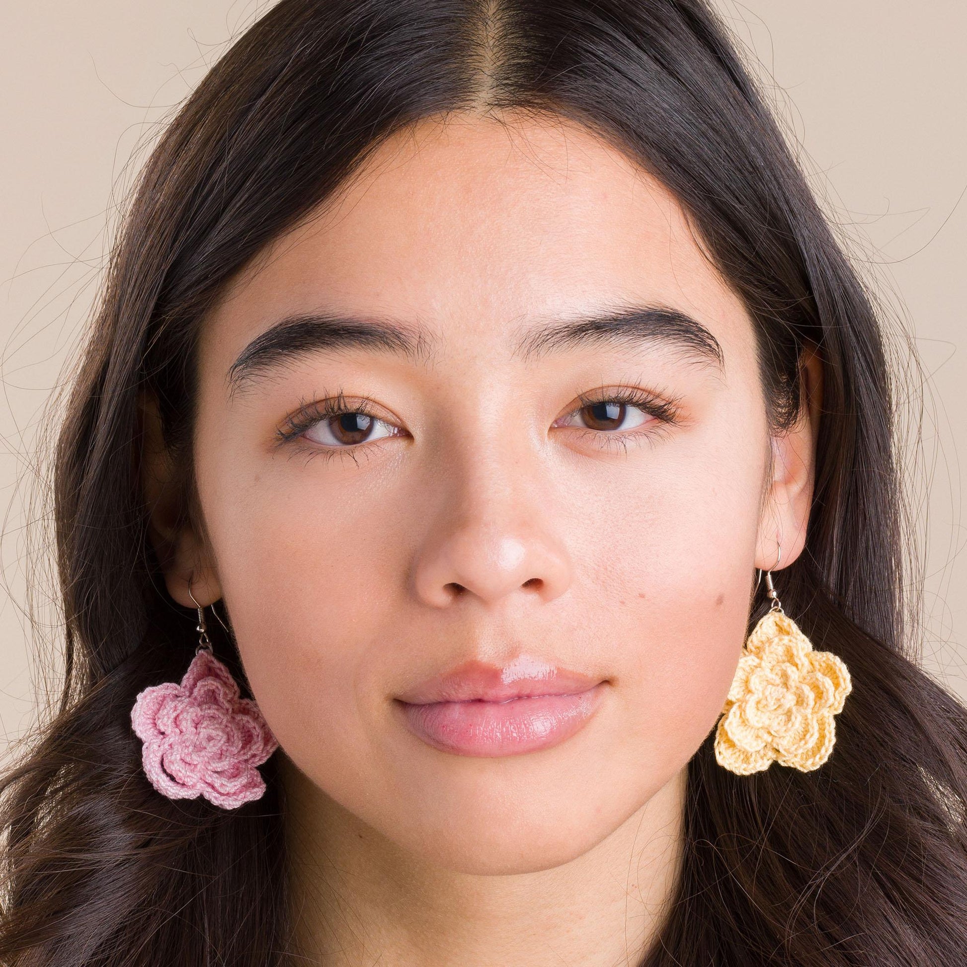 Free Aunt Lydia’s Crochet Rose Earrings Pattern