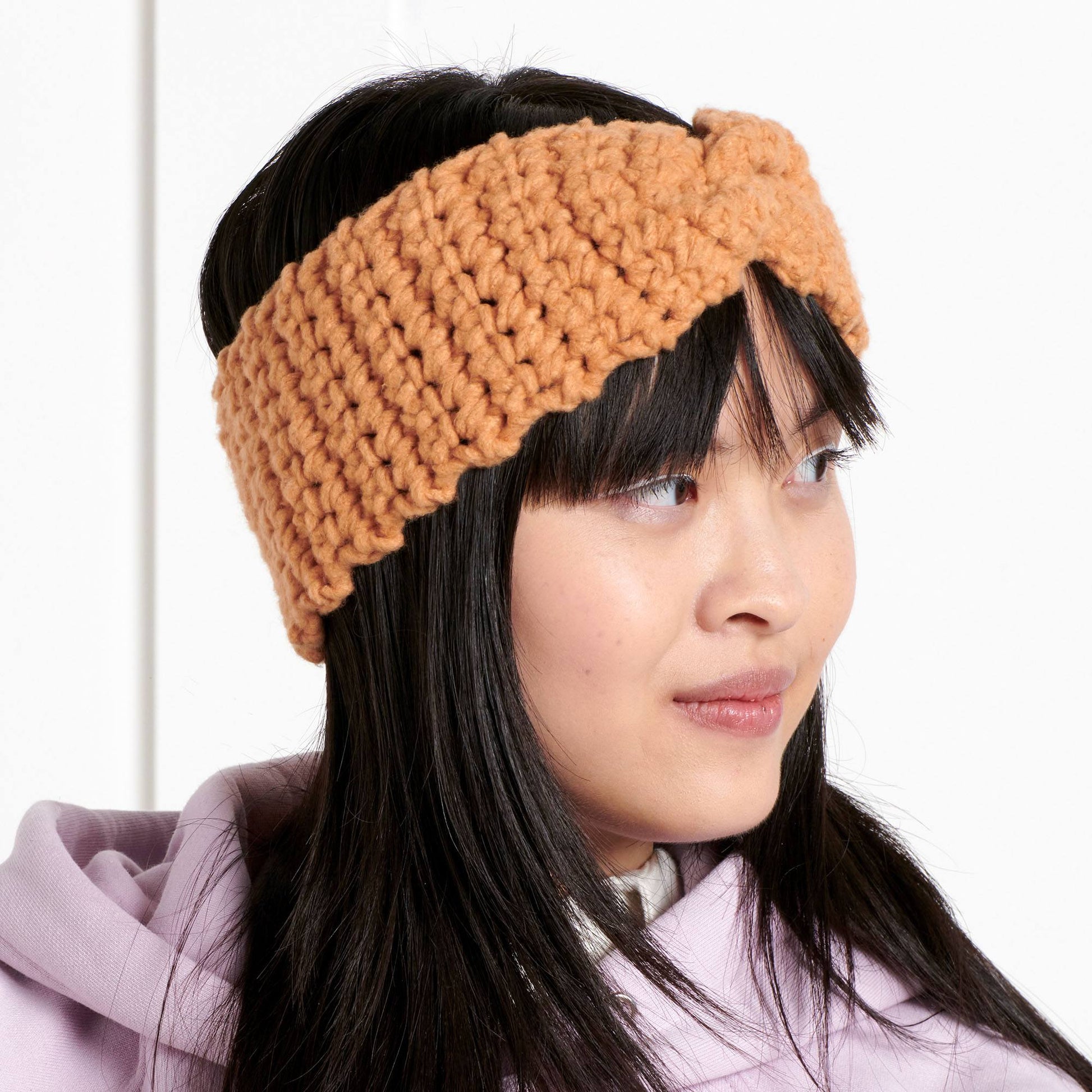How to knit a headband with a twist