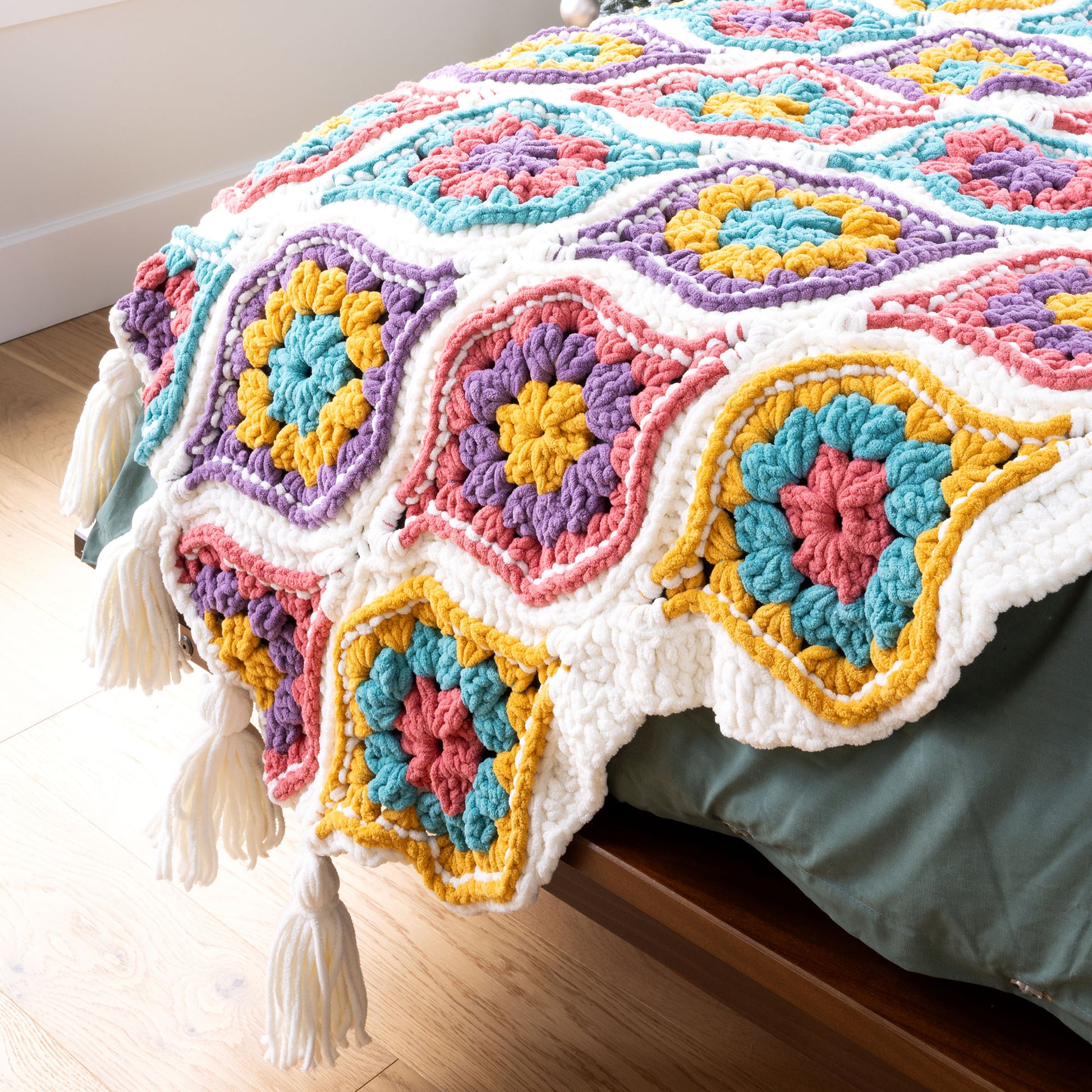 Free Bernat Holiday Ornaments Crochet Blanket Pattern