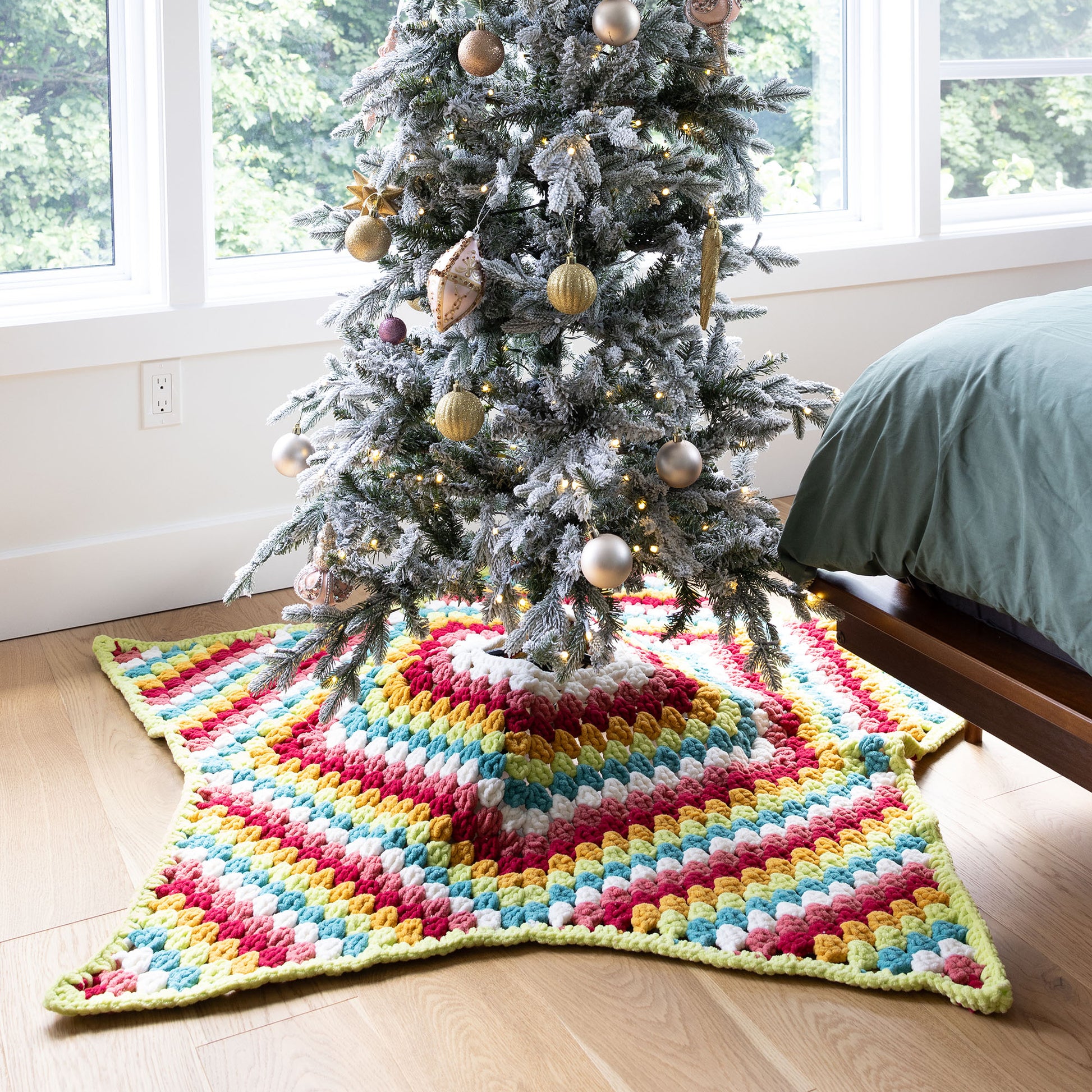 Free Bernat Crochet Star Tree Skirt Pattern