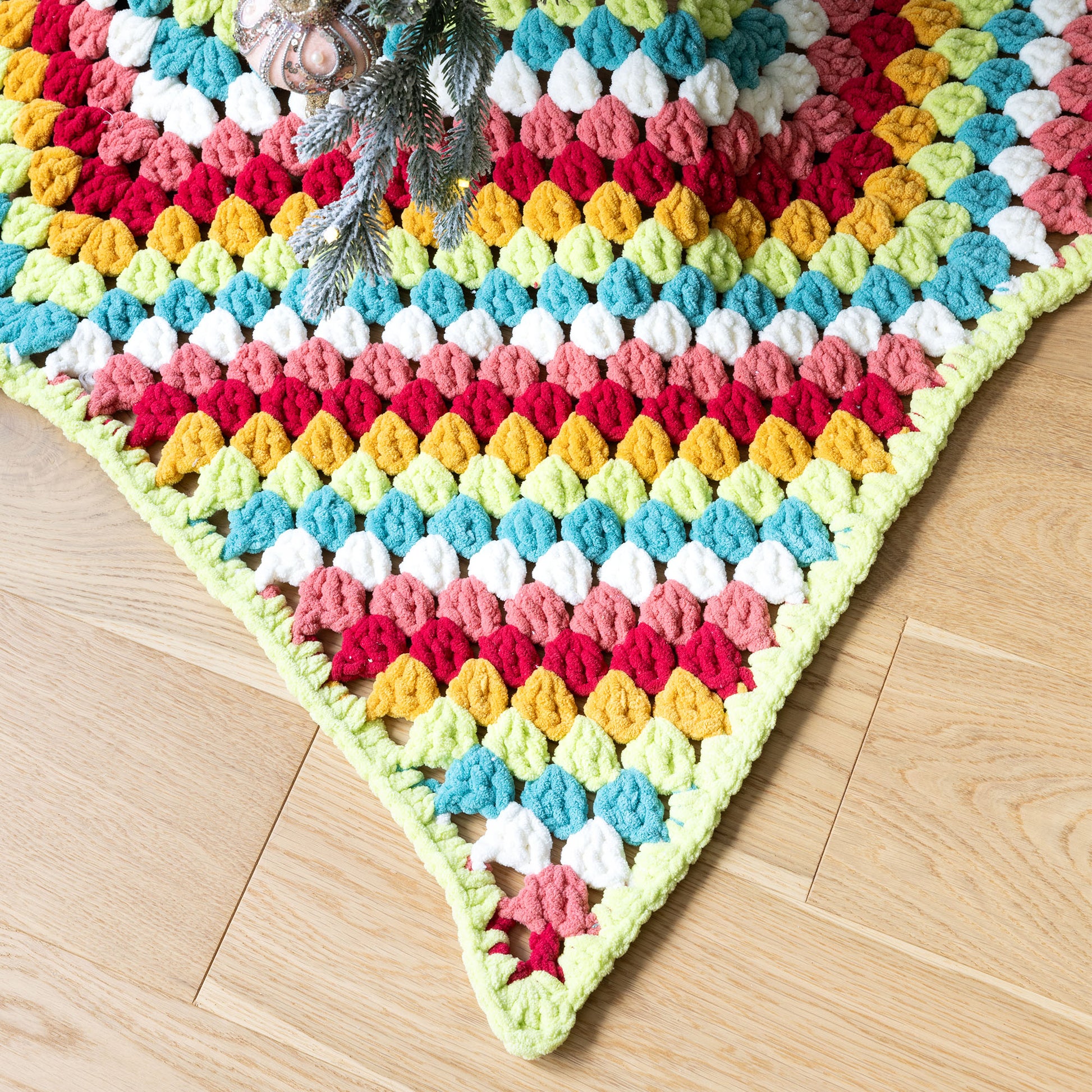 Free Bernat Crochet Star Tree Skirt Pattern