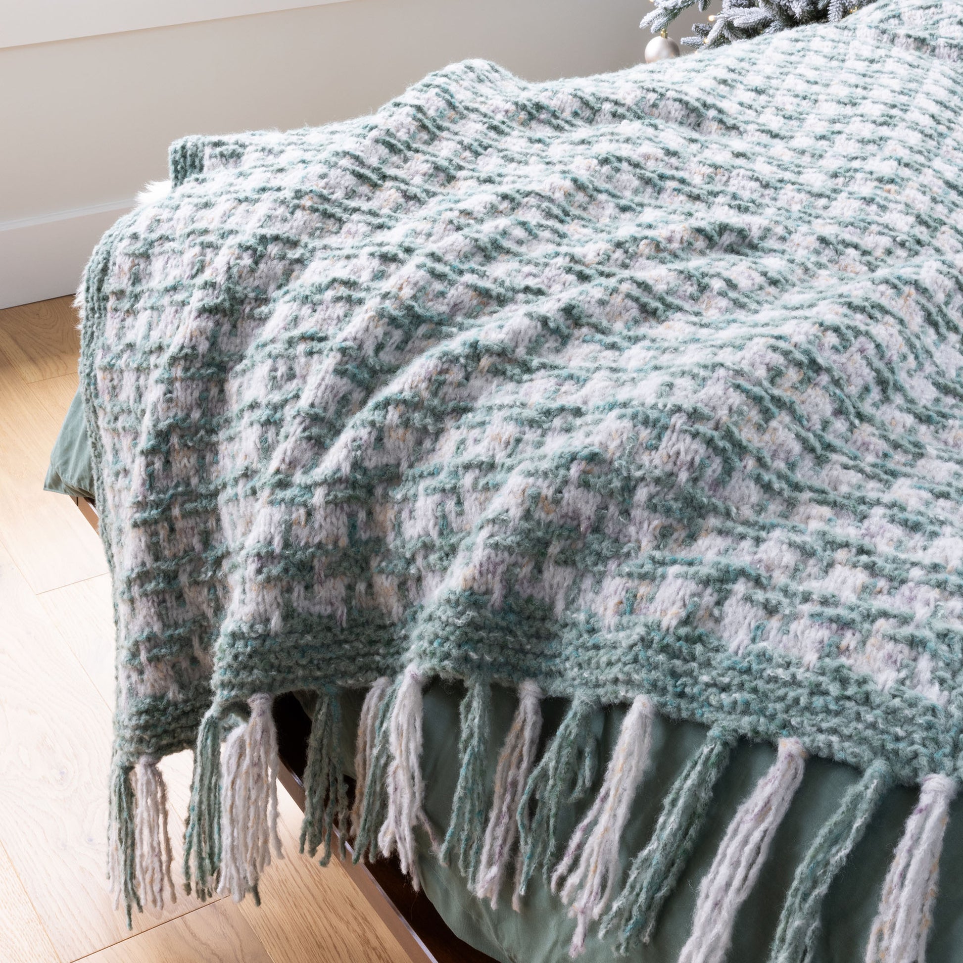 Free Bernat Lofty Houndstooth Knit Blanket Pattern