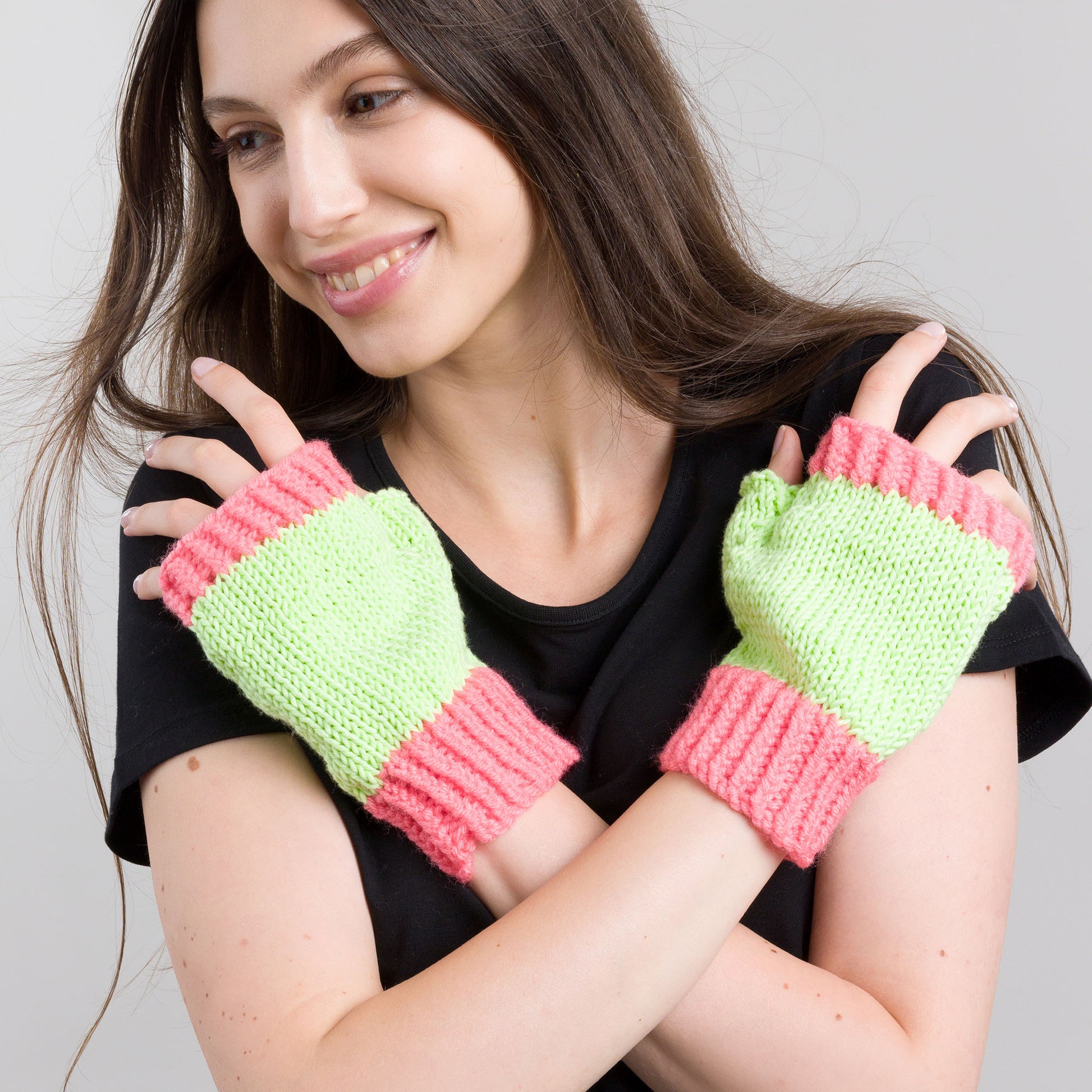 Free Red Heart Radiant Ribbed Knit Fingerless Mittens Pattern