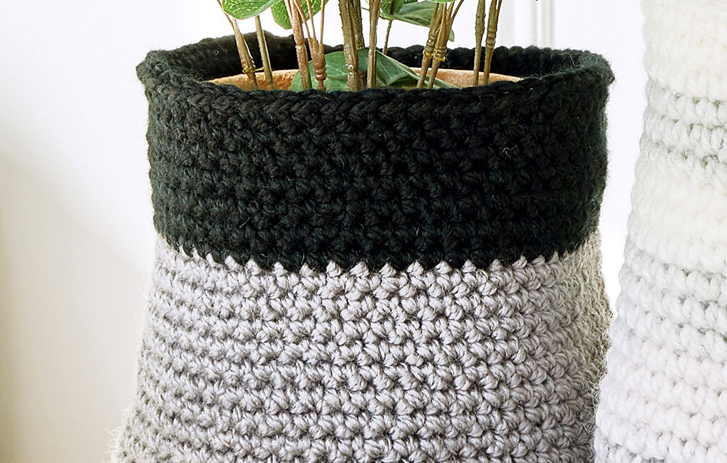 Good Housekeeping | Stitch Club Colorblock Crochet Basket Tutorial