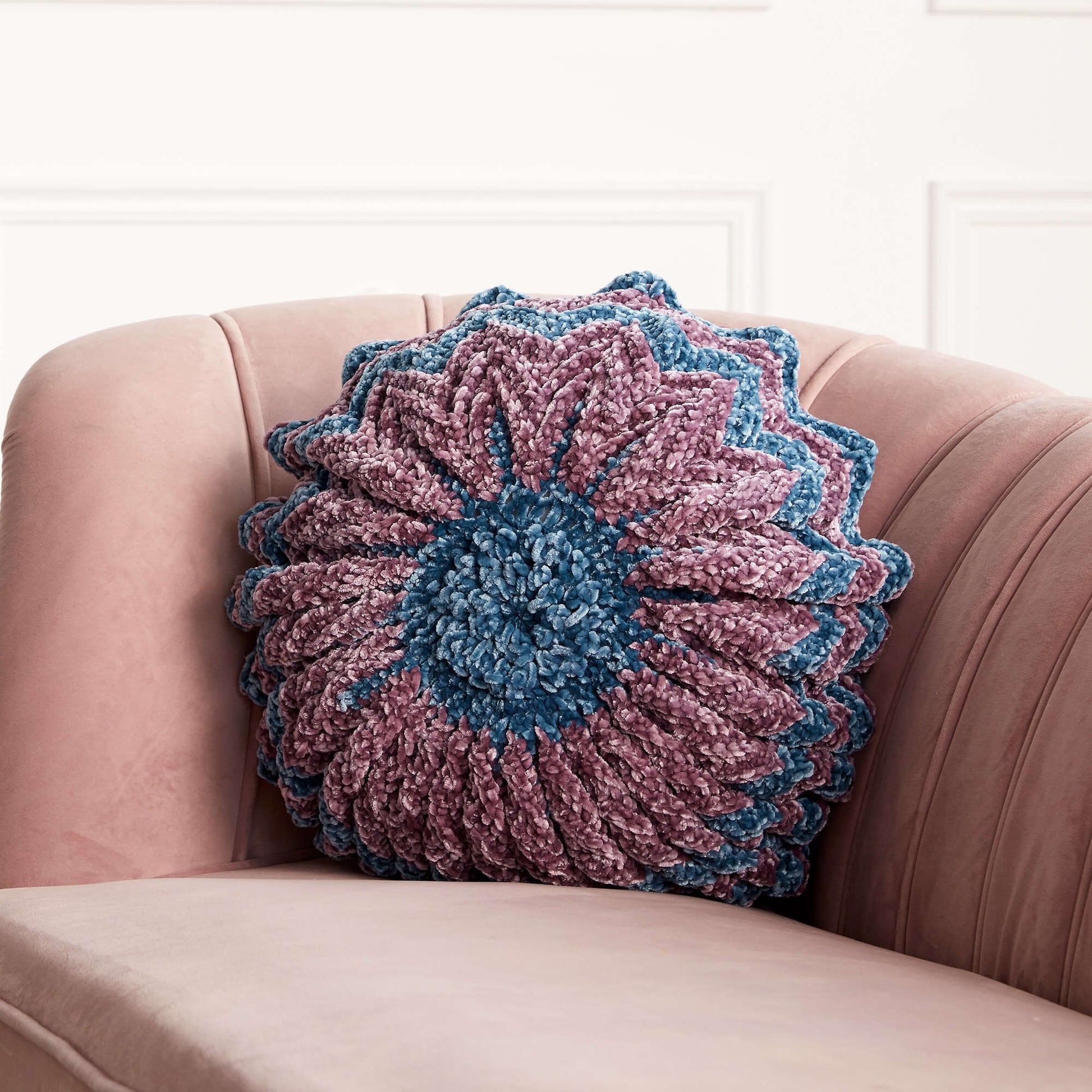 Bernat Crochet Pleated Pillow | Yarnspirations