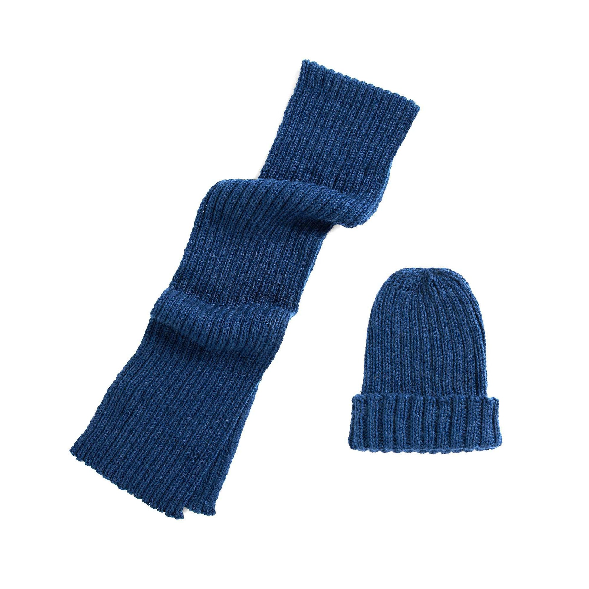 Bernat Men's Basic Hat & Scarf Set Pattern | Yarnspirations