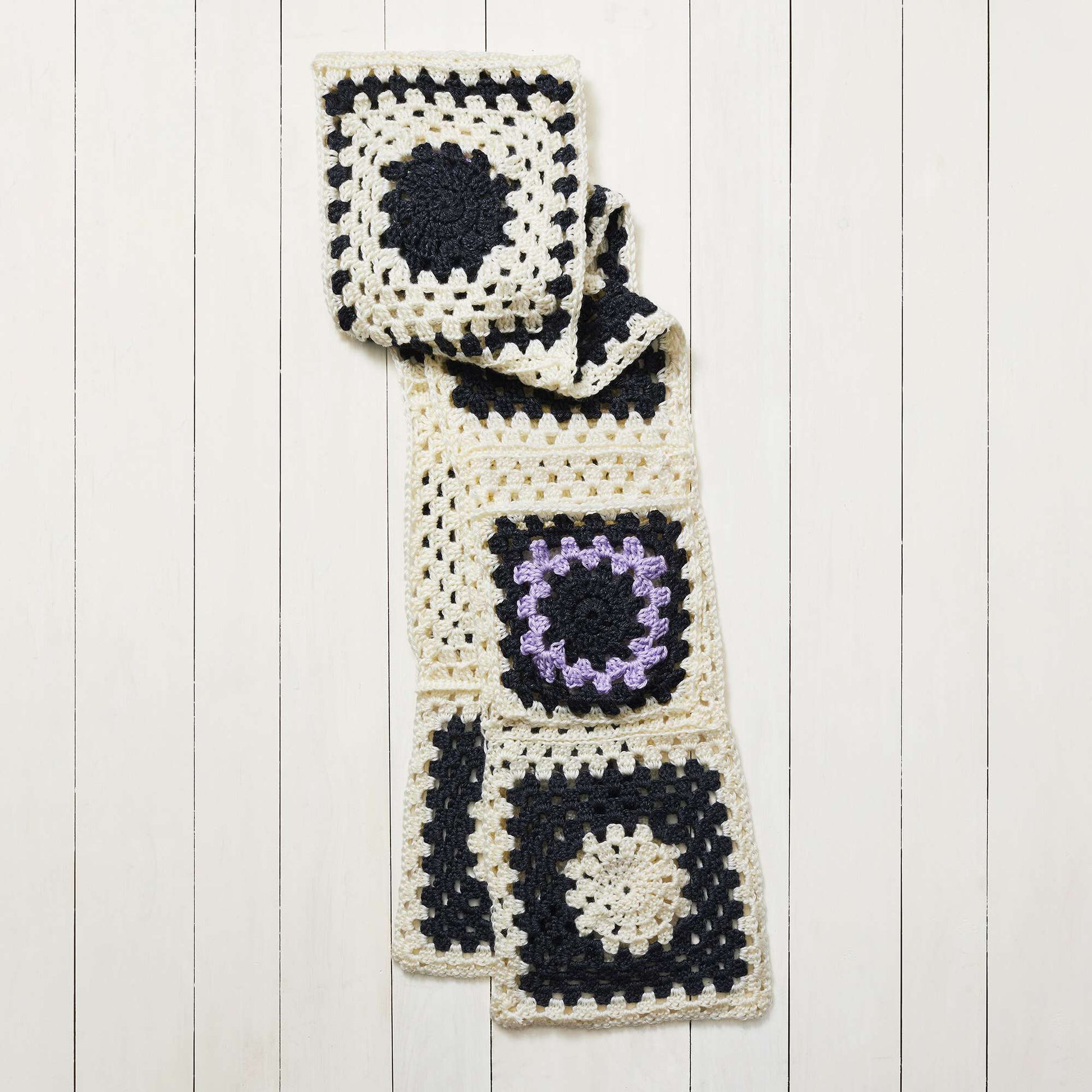 Free Stitch Club Pocket Granny Crochet Scarf + Tutorial Pattern