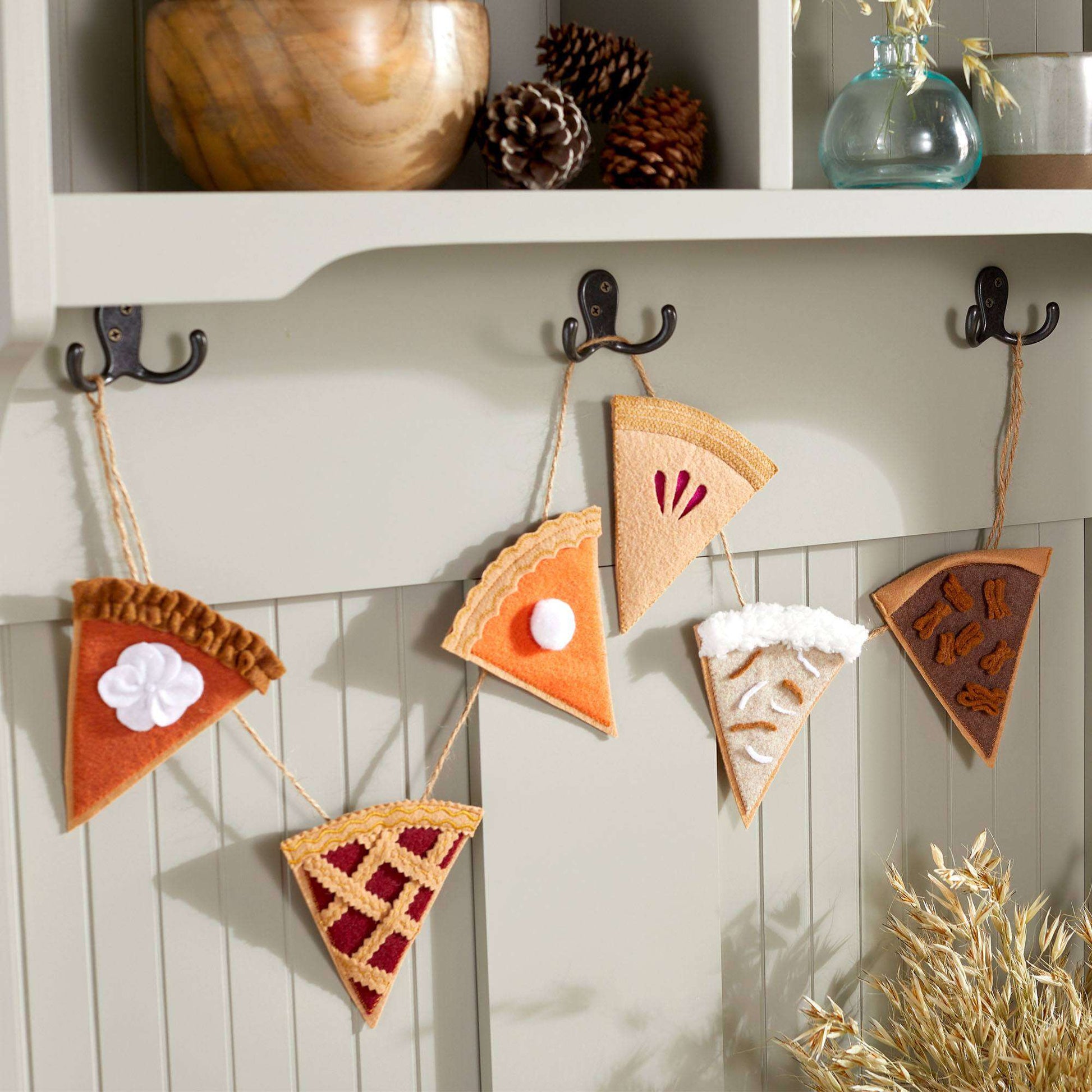 Free Coats & Clark Sewing Thanksgiving Pie Garland Pattern