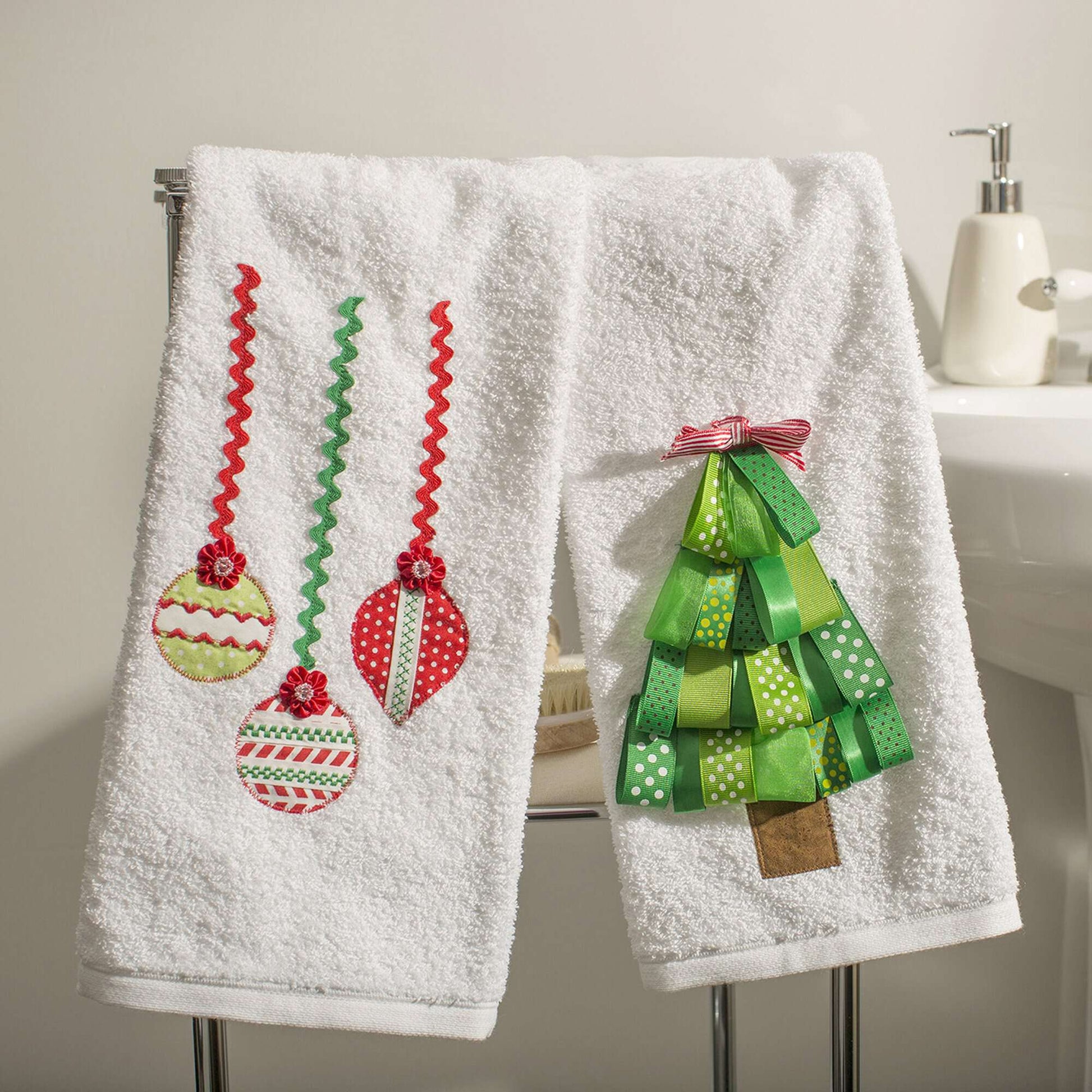 Free Coats & Clark Sewing Holiday Guest Towels Pattern