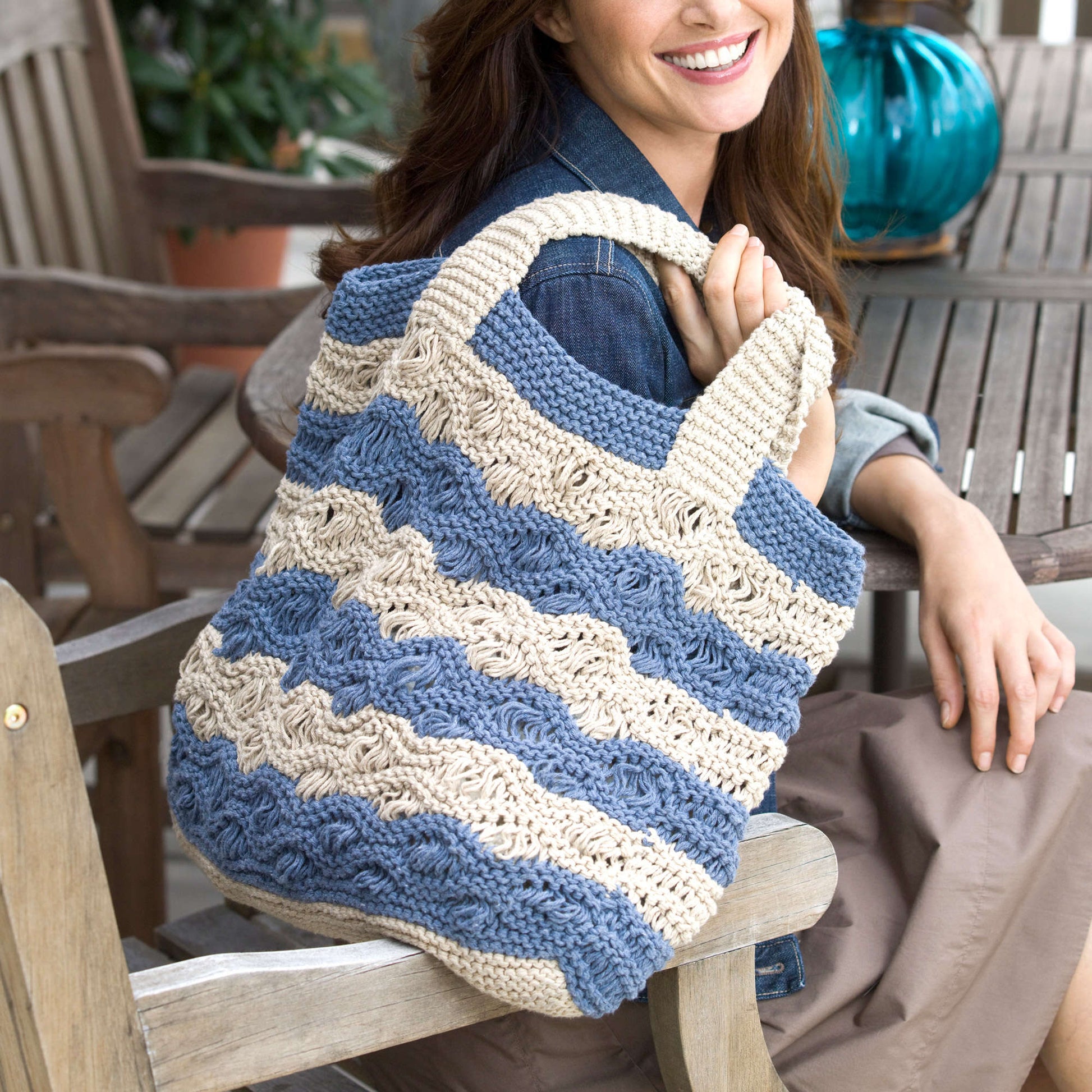 Red Heart Waves Tote Bag Pattern | Yarnspirations